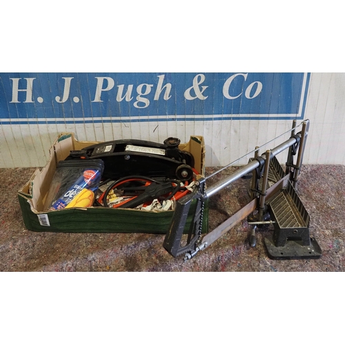 383 - Hydraulic trolley jack and saw