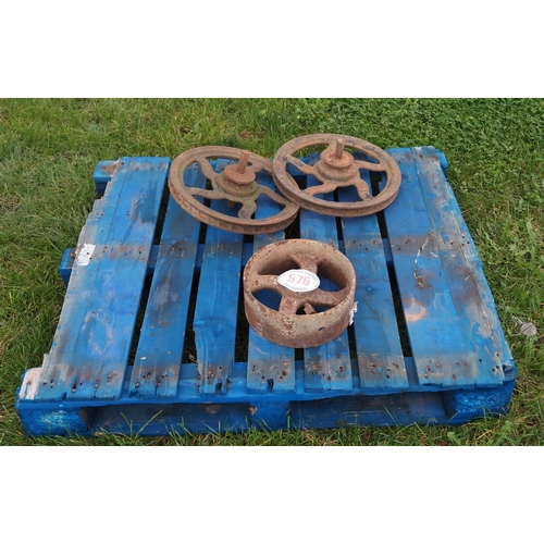 576 - 3- Cast iron wheels