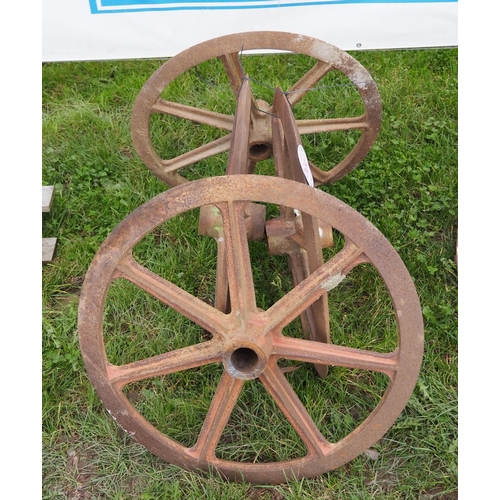 584 - Cast iron wheels