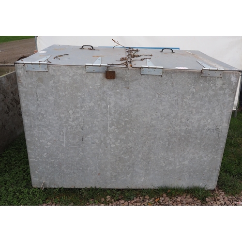 591 - Galvanised feed bin 4ft x 6ft