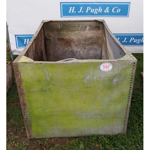 592 - Galvanised riveted water tank 4ft x 6ft