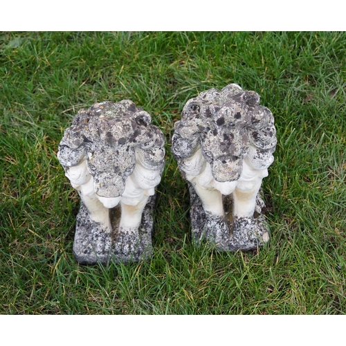 613 - Pair of lions ornaments