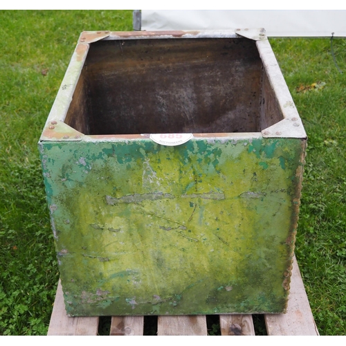 685 - Riveted galvanised water tank 26 x 31