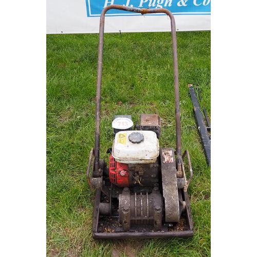 713 - Honda wacker plate 18 x 20