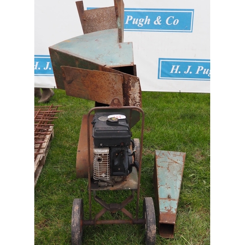 714 - Globe soil/moss shredder with petrol engine and hopper