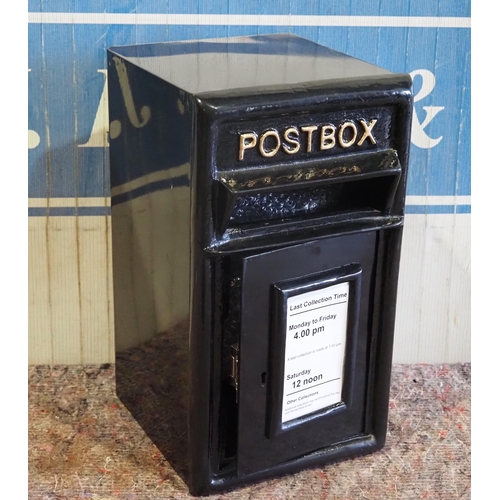 876 - Postbox 18