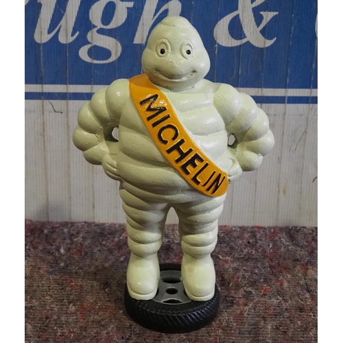 882 - Cast iron Michelin man 15