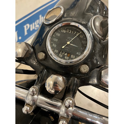 898 - Velocette Mac, 350cc, 1959.
Engine No. Mac 23854
Runs and rides but needs a battery and light recomm... 