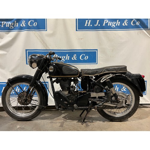 898 - Velocette Mac, 350cc, 1959.
Engine No. Mac 23854
Runs and rides but needs a battery and light recomm... 