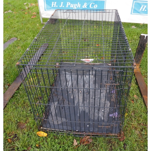 90 - Dog cage