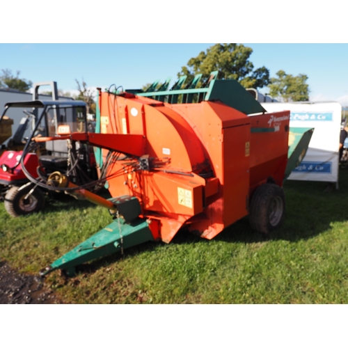 1392 - Kverneland KD832 bale shredder