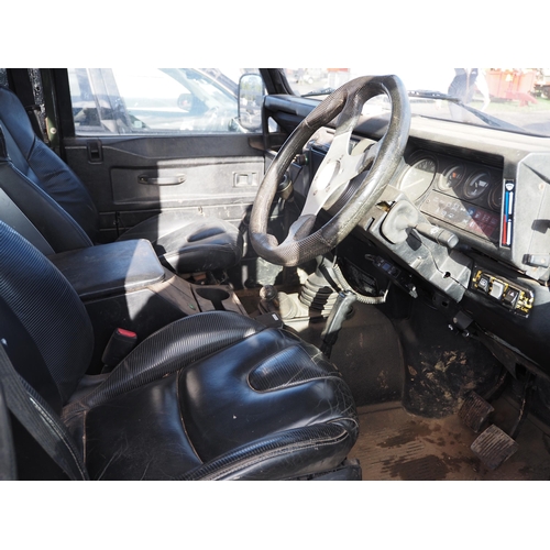 1420 - Land Rover Defender. Reg. E45 DRS. V5 and keys in office