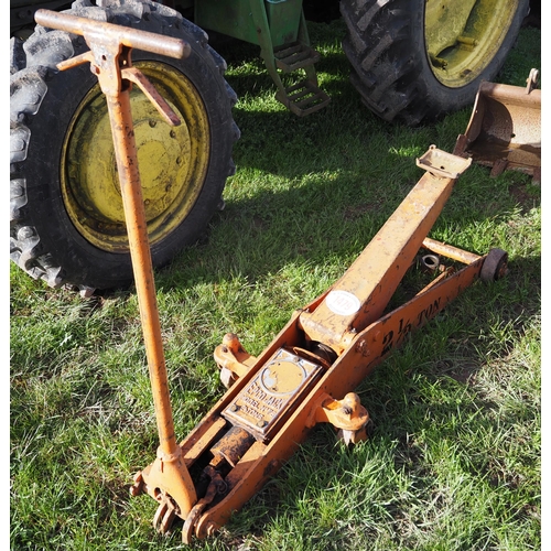 1479 - 2.5 Ton Epco trolley jack