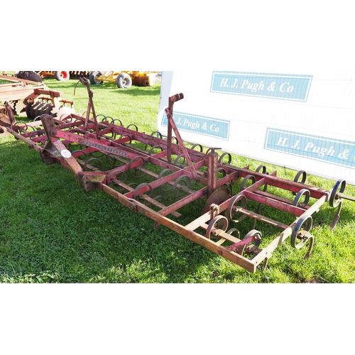 1533 - Massey Ferguson folding spring tine cultivator 14ft