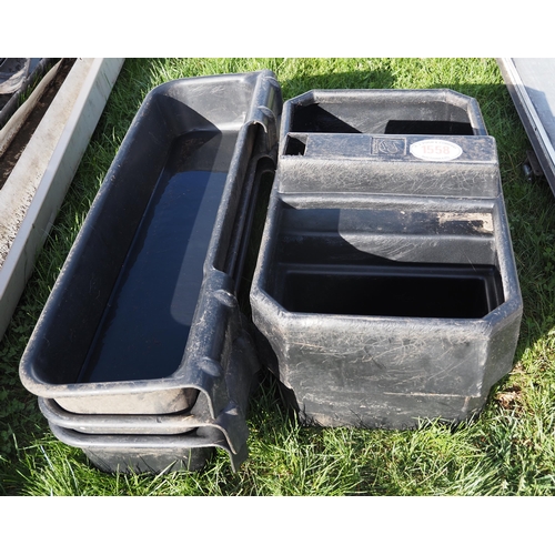 1558 - Plastic water troughs