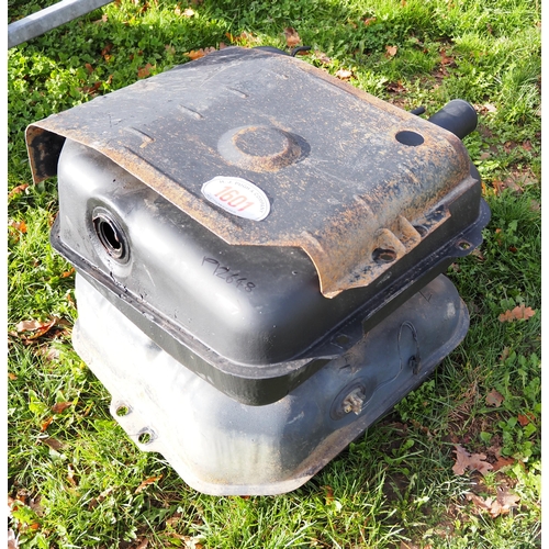 1601 - Land Rover fuel tank