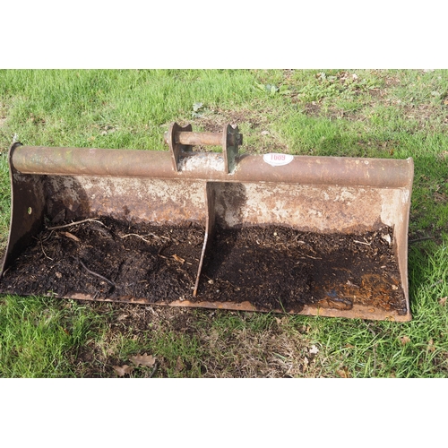 1689 - Digger bucket 5ft