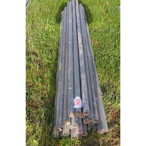 1200 - Approx. 25 -8ft Galvanised scaffold poles