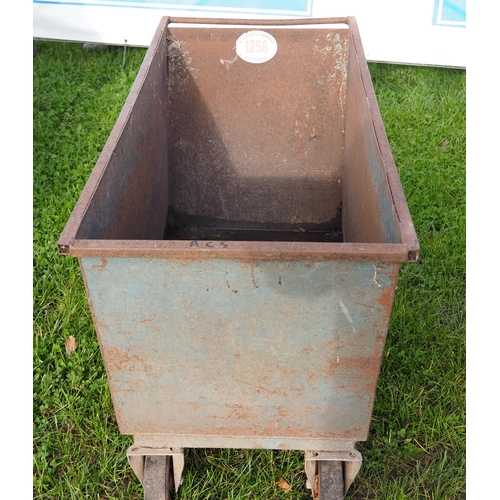 1258 - Feed bin on castors