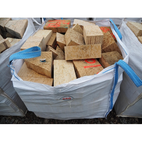 880 - Bag of oak offcuts