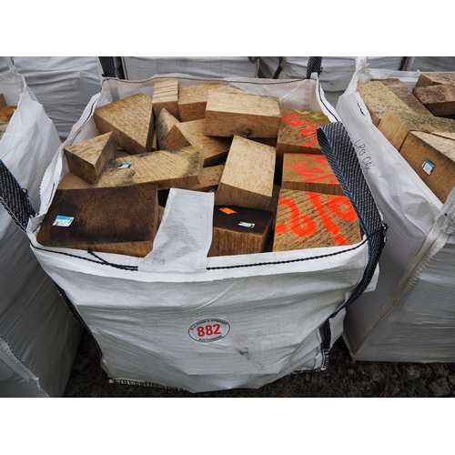 882 - Bag of oak offcuts