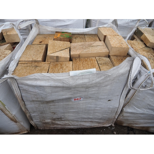 887 - Bag of oak offcuts