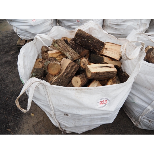 923 - Bag of oak offcuts