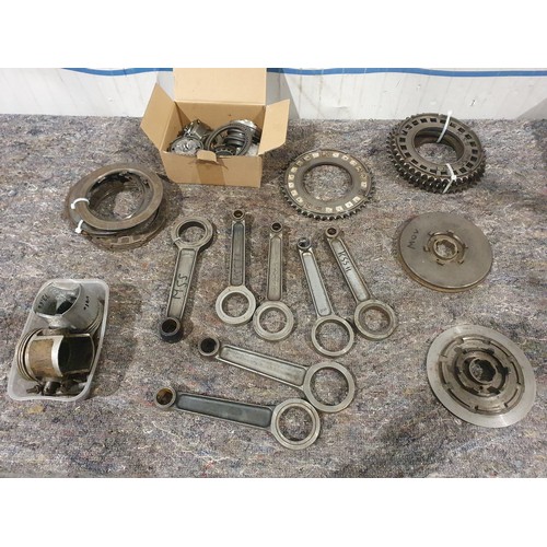 739 - Velocette parts to include Pistons, clutch parts, KSS chain wheels, clutch plates, conrods and more