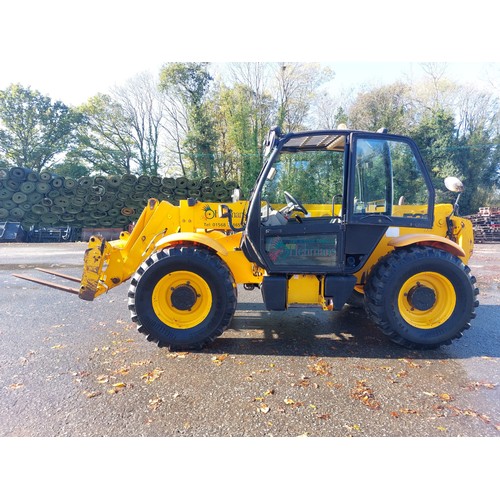 1422A - JCB 530-70 Loader. Runs and drives. Been in regular use. 7800 Hours showing. Reg P557 MKO.