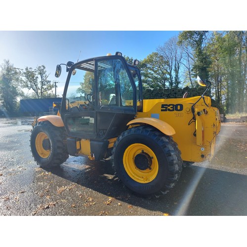 1422A - JCB 530-70 Loader. Runs and drives. Been in regular use. 7800 Hours showing. Reg P557 MKO.