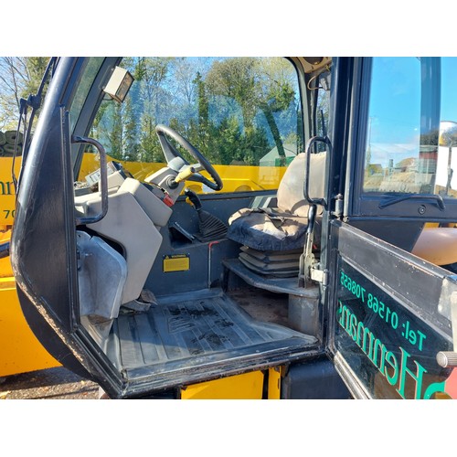 1422A - JCB 530-70 Loader. Runs and drives. Been in regular use. 7800 Hours showing. Reg P557 MKO.