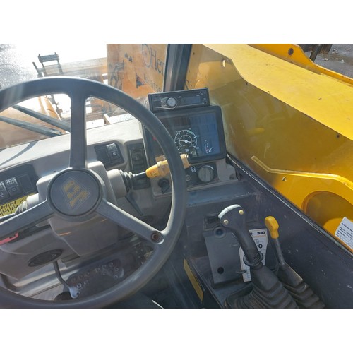 1422A - JCB 530-70 Loader. Runs and drives. Been in regular use. 7800 Hours showing. Reg P557 MKO.