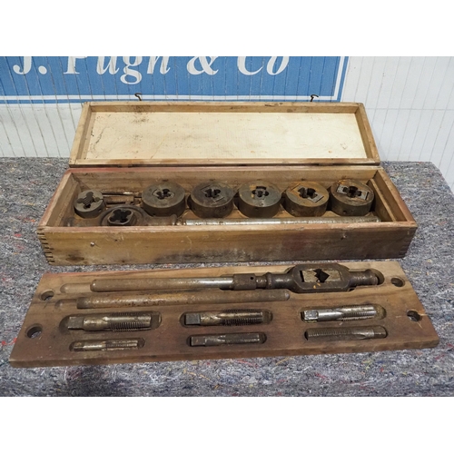 1359 - Large tap and die set