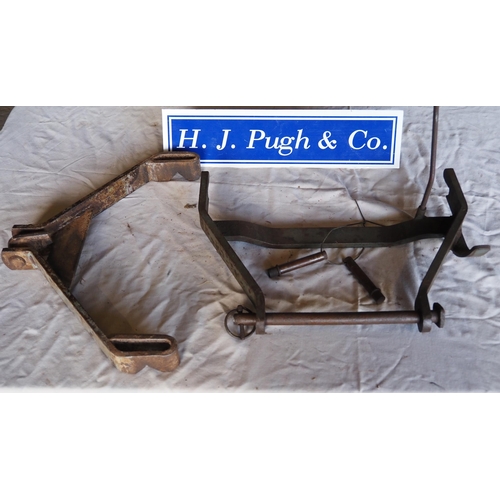 585 - Ferguson hydraulic arms lock & bracket