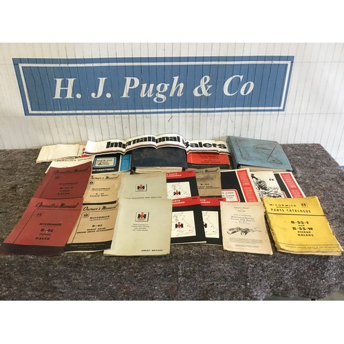 984 - Assorted International parts catalogues and manuals