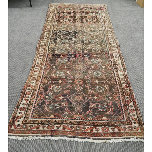 102 - Persian style wool hall rug 128