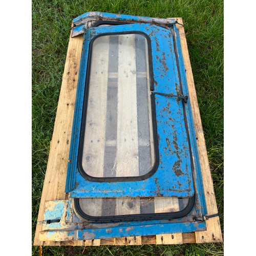 349 - Ford 5000/7000 rear windows