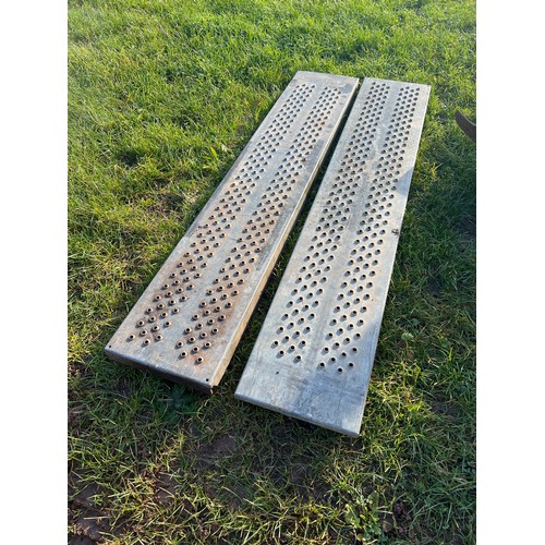 42A - 6ft trailer ramps
