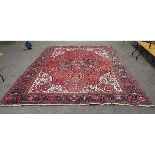 101 - Large floral patterned wool rug 160