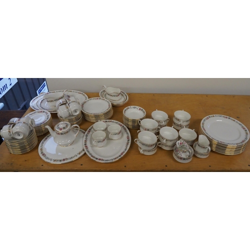 152 - Large quantity of matching Royal Albert china, part tea and dinner service. Approx. 108 pieces