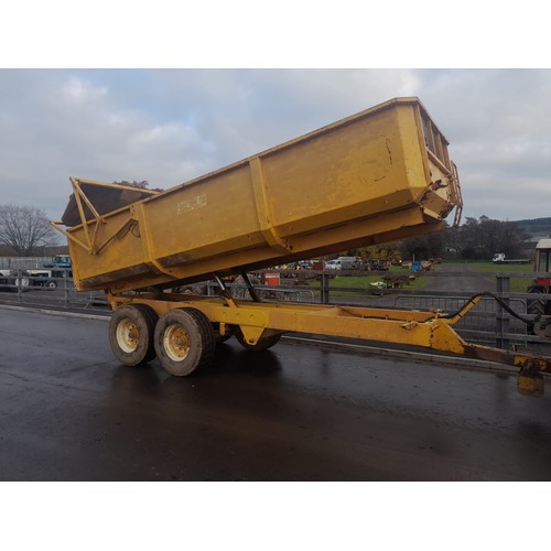 983 - ECE tandem axle, 14 ton trailer, hydraulic tail gate