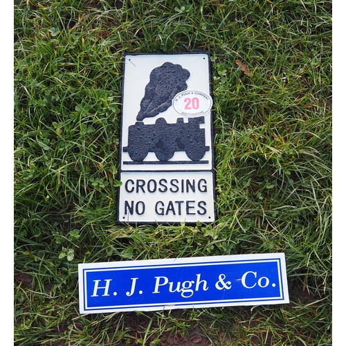 20 - Crossing no gates sign