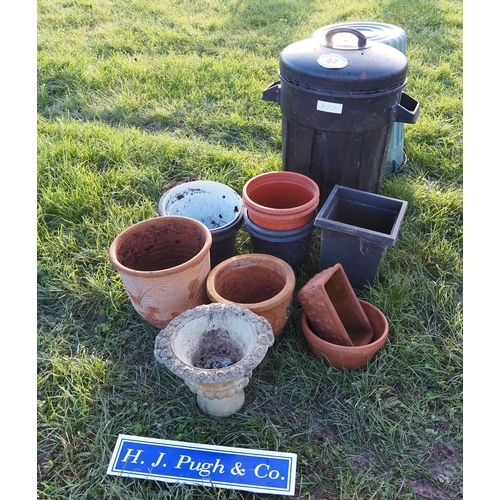 44 - Planters and dustbins