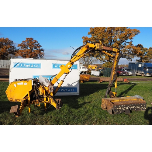1018 - Bamford B728 long reach flail hedge trimmer. Manual in office