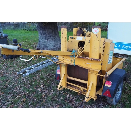 1180 - Bomag vibrating roll on trailer