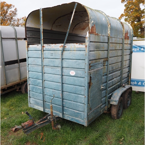 984 - Old horse trailer