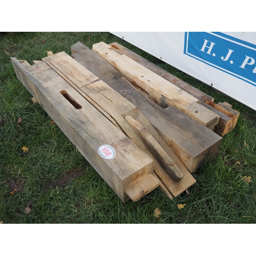 658 - Machined oak beams, approx. 1.3m - 5