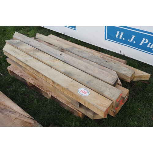 676 - Pallet of short oak beams