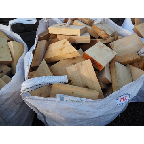 742 - Bag of softwood offcuts