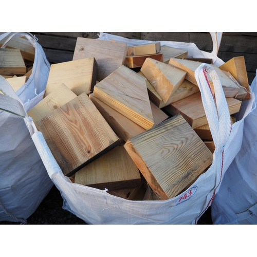 743 - Bag of softwood offcuts